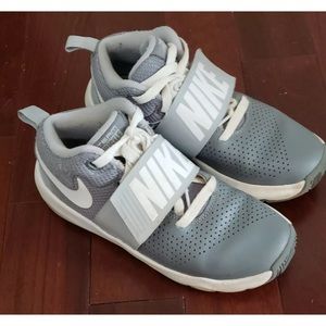 Nike Gray Boys Shoes, Size 5 Youth, Team Hustle 08